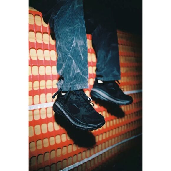 Urban Outfitters x UGG CA805 Spill Seam Sneaker $130 Sz 8 - Picture 1 of 6